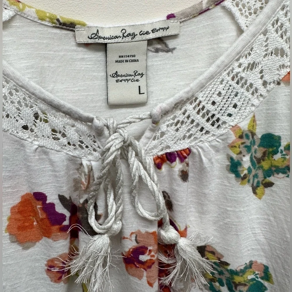 American Rag Woman’s White Floral Crochet Blouse Sz L Short Sleeve Top Cropped - Picture 5 of 7